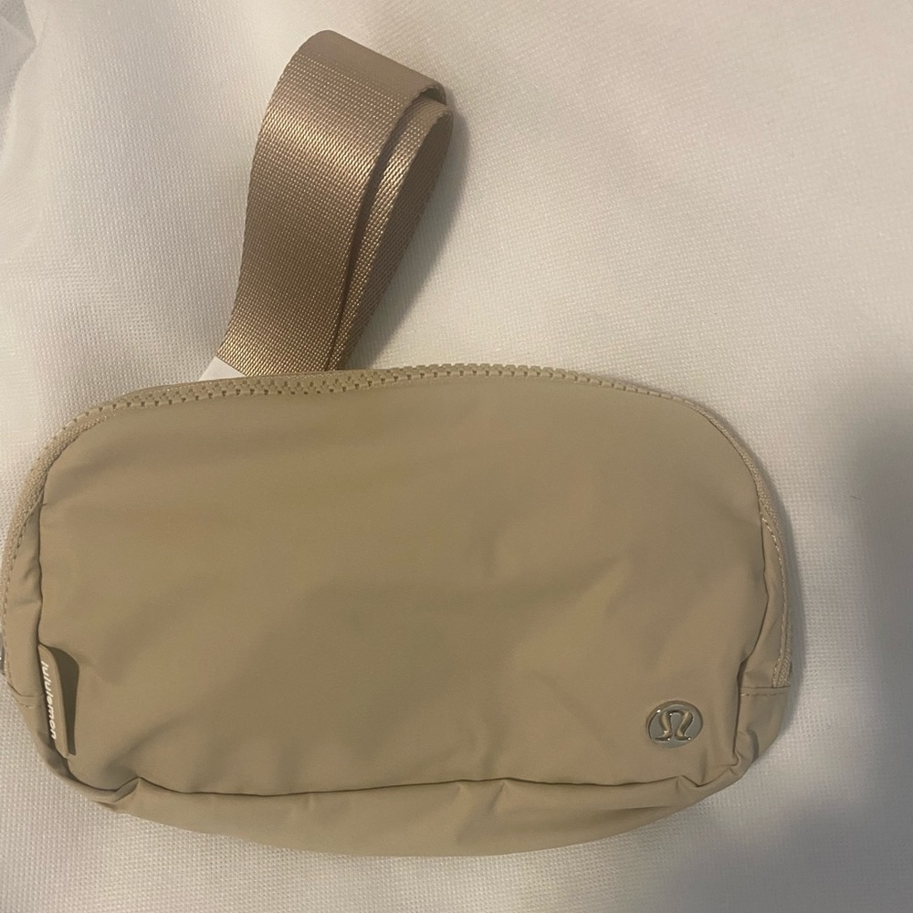 LULULEMON EVERYWHERE BELT BAG IN TRENCH🔥🔥🔥 - Picture 5 of 11